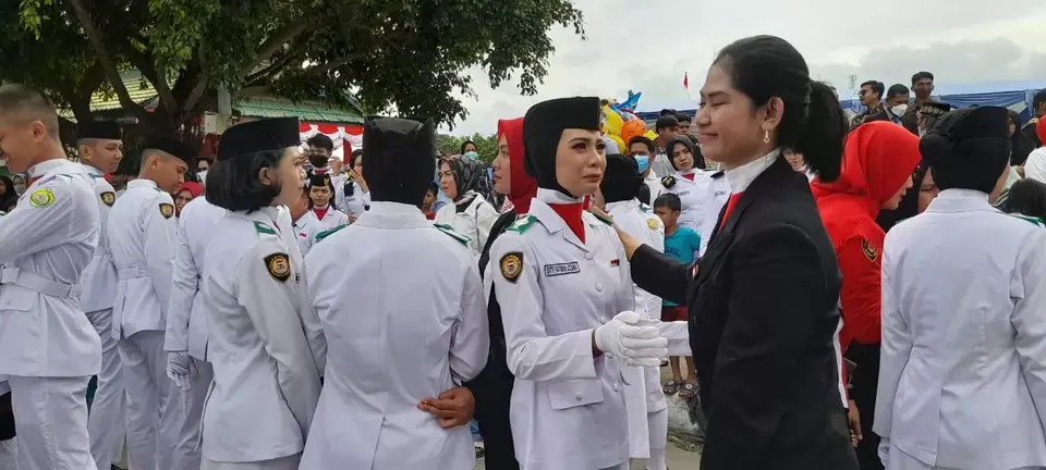 Tangisan Paskibraka Pecah Usai Mengibarkan Bendera Merah Putih