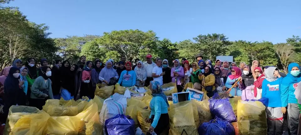 Bersihkan Sampah Alun-Alun, Dinkes Muna Libatkan Empat Puskesmas