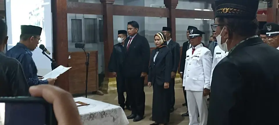 Manfaatkan Sisa Wewenang, Tafdil Lantik 54 Pejabat Tengah Malam