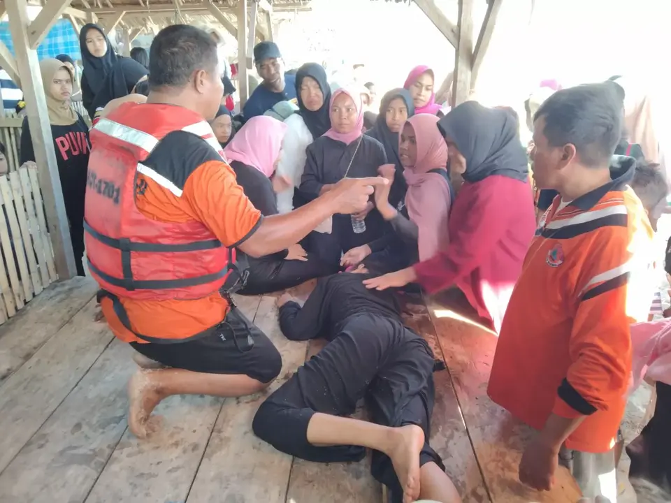 Empat Pengunjung Pantai Nirwana Terseret Arus Laut