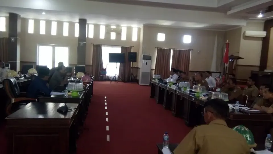 Komisi I DPRD Muna Raker Bersama OPD Terkait Bahas Pilkades