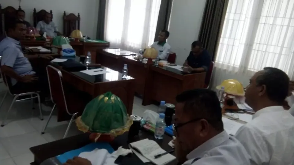 Komisi II DPRD Muna Raker Bersama Dua OPD Bahas Target PAD dan Penanganan Sampah