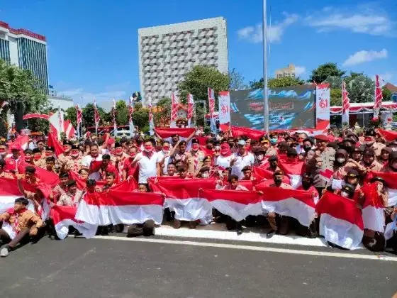 Surabaya Dipilih Sebagai Kota Bagi-Bagi 10 Juta Bendera
