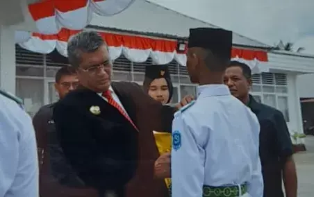 Muhammad Yusup Kukuhkan 70 Anggota Paskibra Buteng