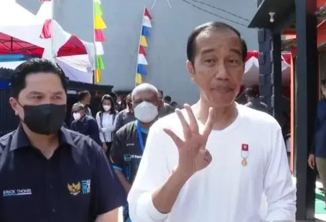 Presiden Serahkan Bantuan Pengalihan Subsidi BBM di Sentani Papua