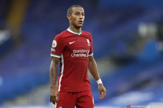 Cedera Hamstring, Gelandang Liverpool Alcantara Menepi Sampai Akhir Agustus