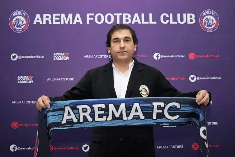 Deretan Pelatih yang Berpisah dengan Klub di Tengah Jalan Liga 1 2022-2023