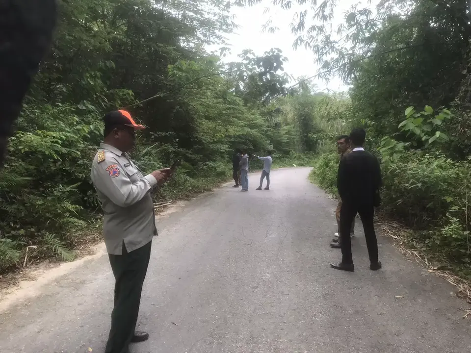 Reruntuhan Tanah Kerap Menimpa Jalan Lingkar Sorawolio-Bungi