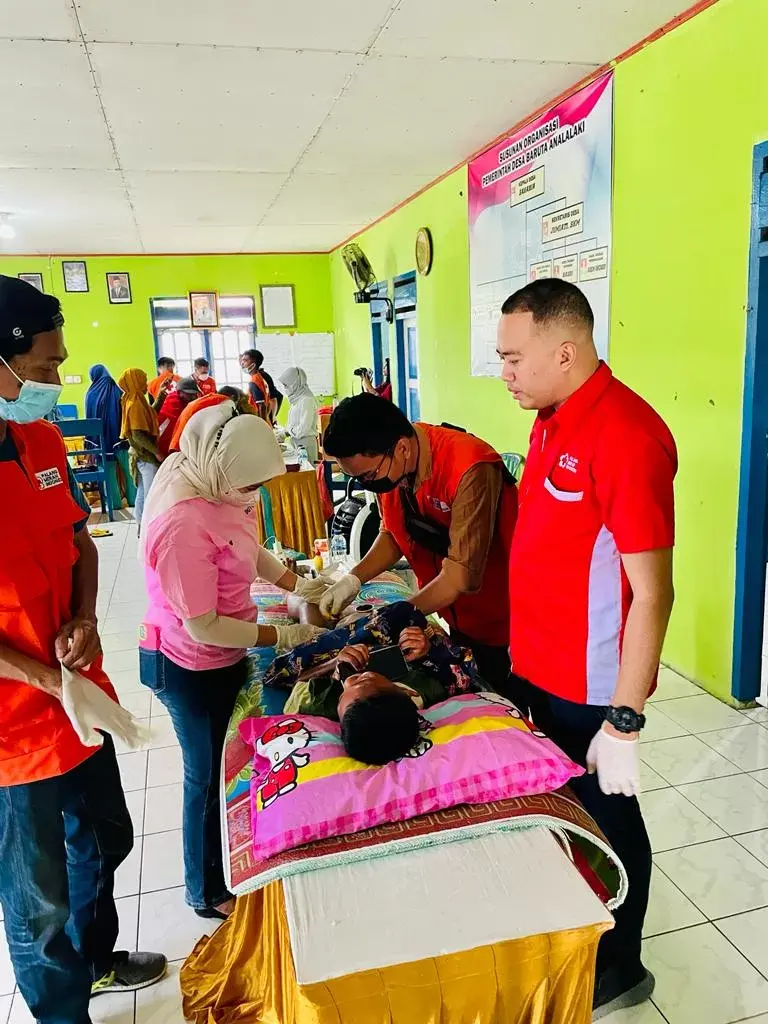 Terus Tebar Kebaikan, PMI Buteng Sunat Gratis Anak Desa yang Jauh dari Ibukota