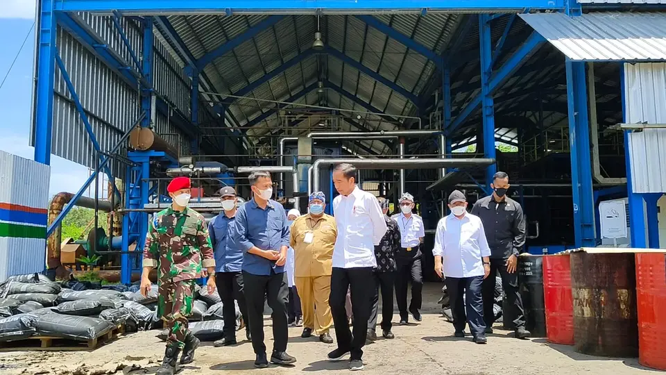 Berkunjung di Buton, Presiden Jokowi Memutuskan Stop Impor Aspal