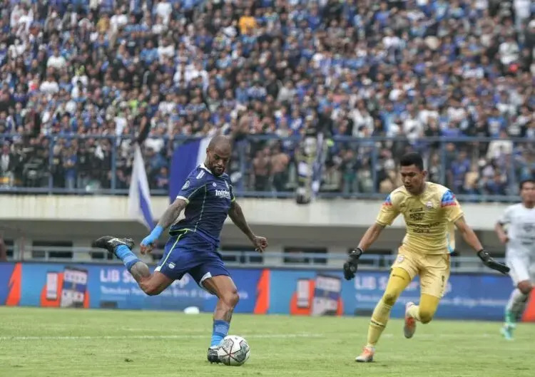 Debut Manis Luis Milla Bersama Persib