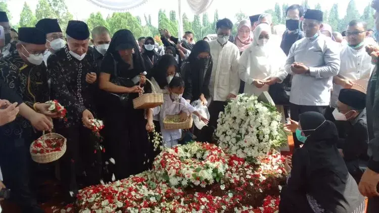 Jenazah Azyumardi Azra Dimakamkan di TMP Jaksel