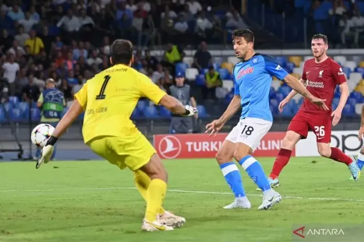 Napoli Hajar Liverpool 1-4