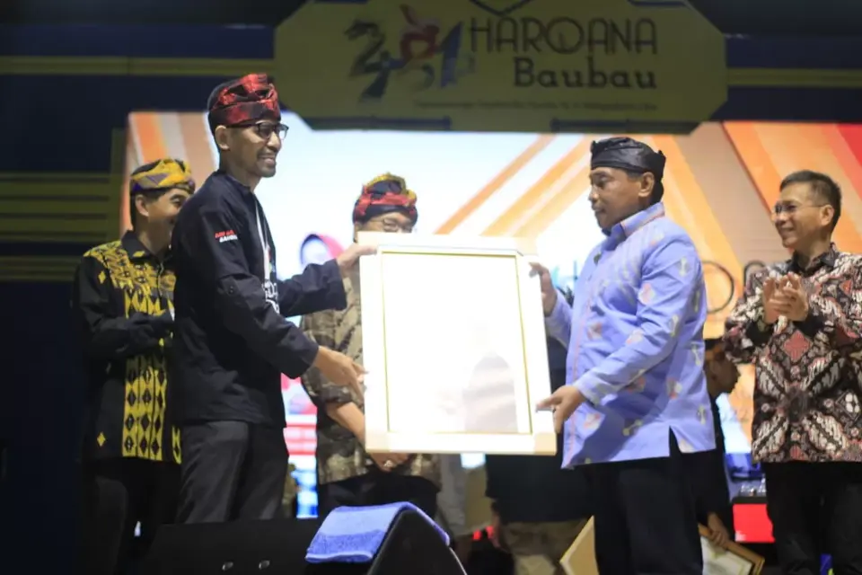 Tutup Haroana Baubau, Monianse Berpesan Jaga Kesehatan dan Ketenteraman
