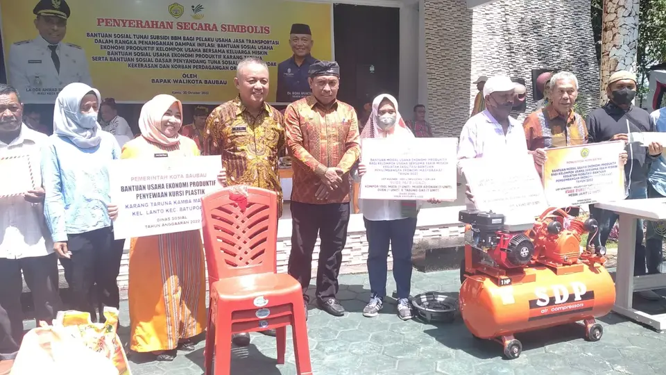 Menekan Inflasi, Pemkot Baubau Bagi-bagi Bansos BBM