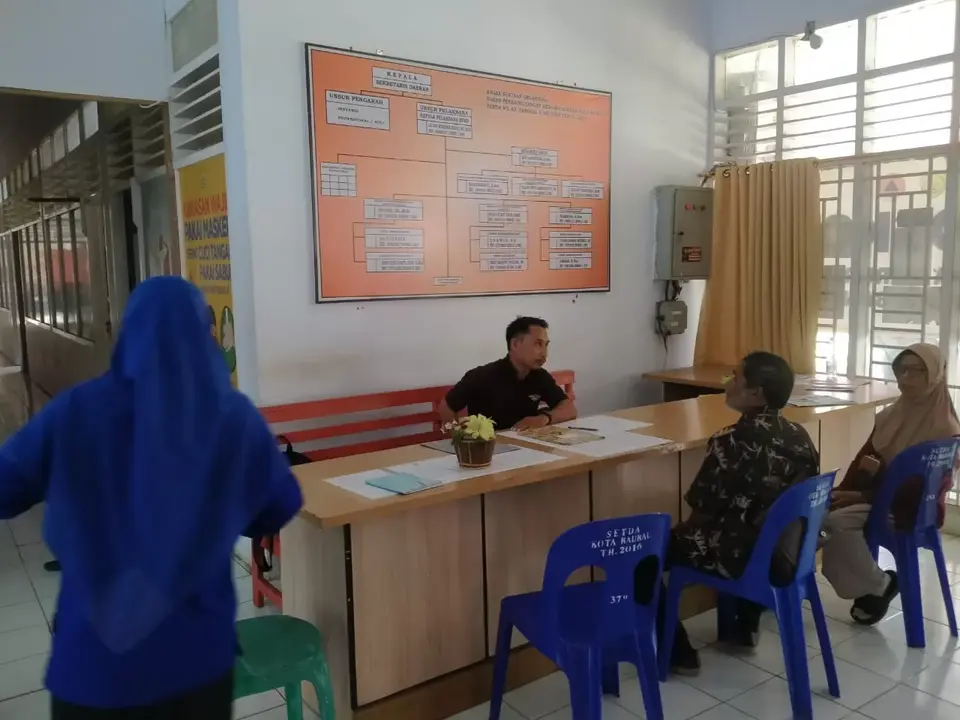 Calon Penumpang Kapal Ramai Mendatangi BPBD Baubau
