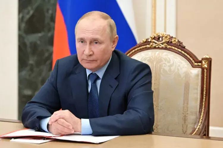 Rusia Balas Serangan Ukraina yang Menghancurkan Jembatan di Krimea