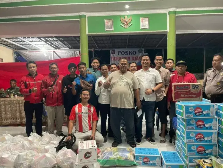 Skuad Deltras FC Berikan Bantuan kepada Korban Puting Beliung