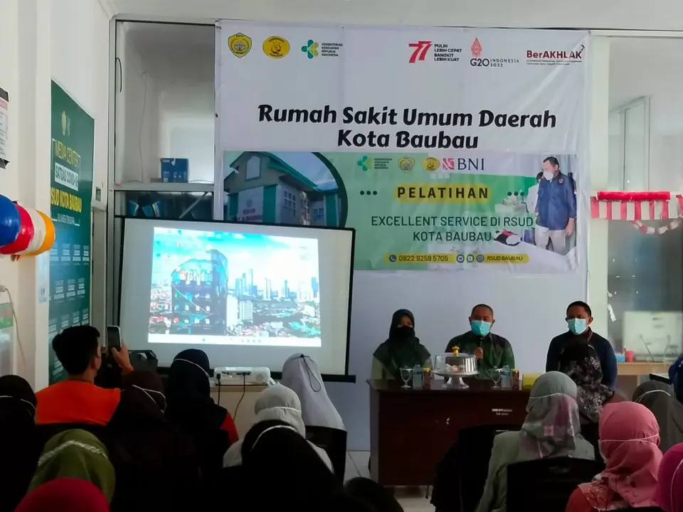 Service Excellent, dr H Sadly Salman SpOG: Kami Adalah Pelayan