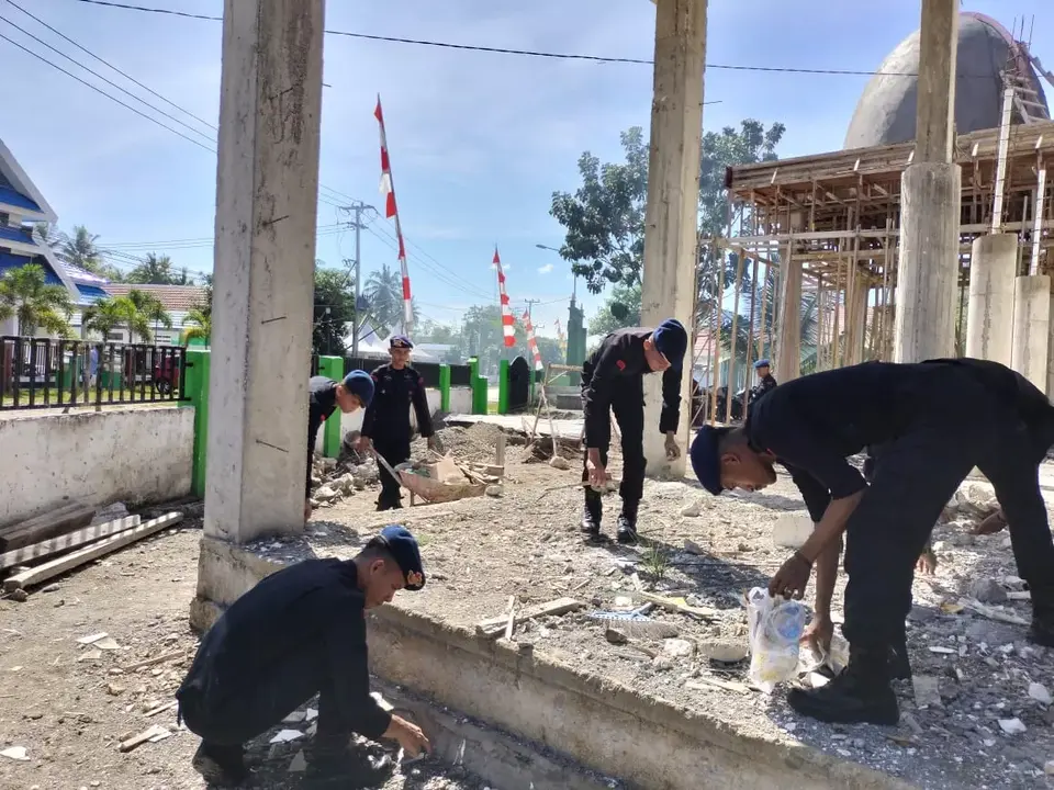 Menyambut HUT Brimob, Brimob Batauga Gelar Baksos