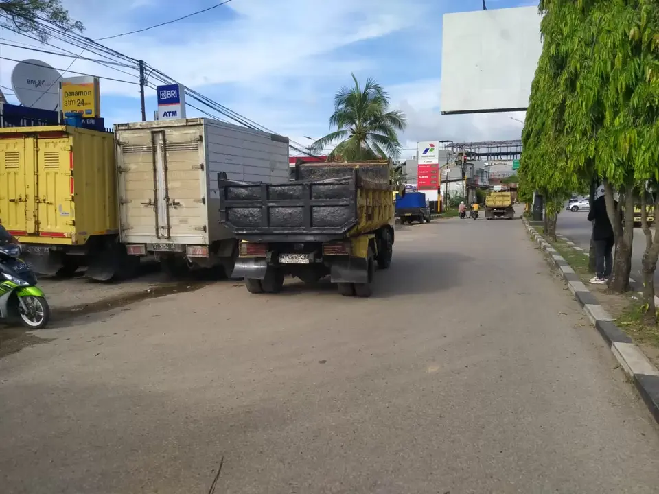 Antrean Kendaraan di SPBU Baubau Berpotensi Ganggu Kontingen Porprov Sultra