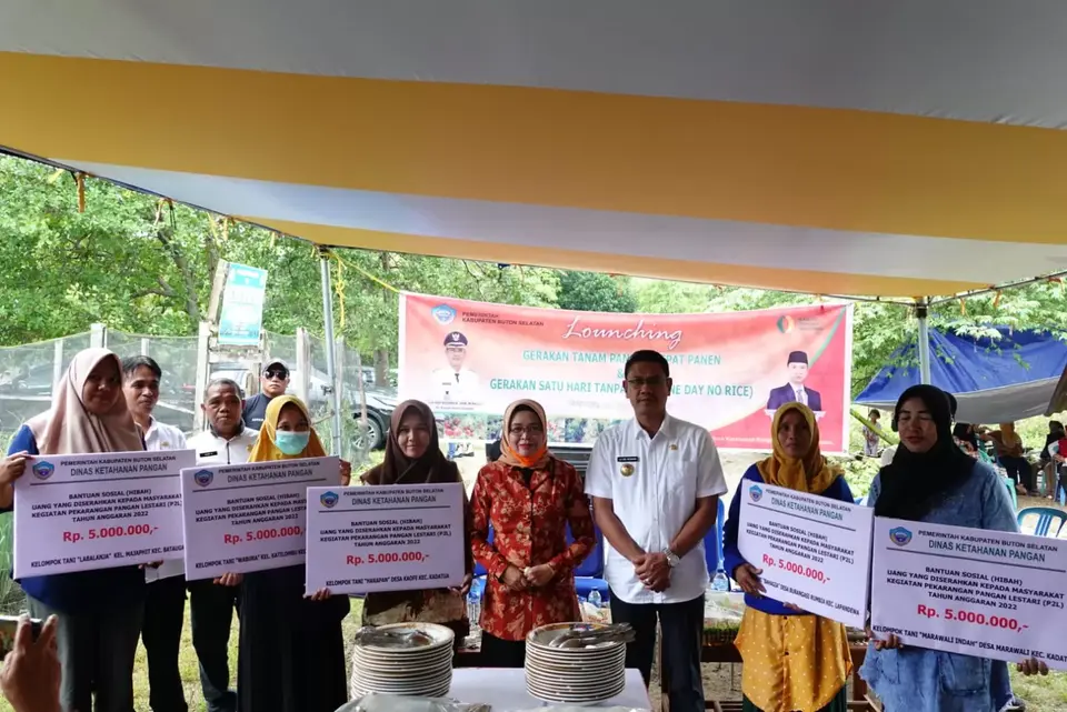 Pj Bupati Busel Meluncurkan Gerakan Tanam Pangan Cepat Panen dan Satu Hari tanpa Nasi