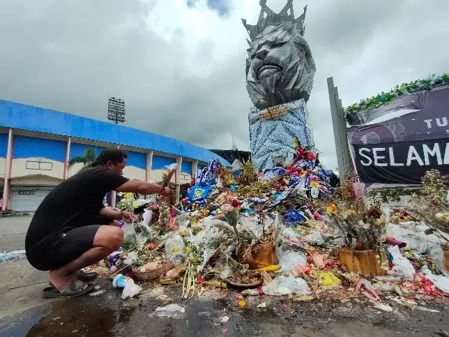 Peziarah Masih Berdatangan ke Stadion Kanjuruhan