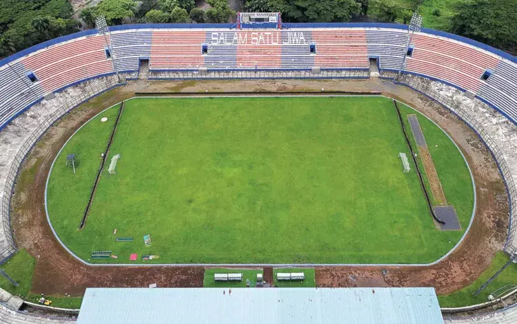 Stadion Tak Perlu Harus Standar FIFA, Yang Penting Ada Perubahan