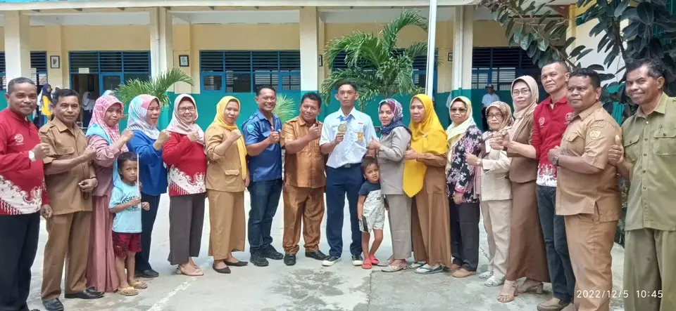Siswanya Raih Medali Emas, Kepala SMPN 17 Baubau Bangga