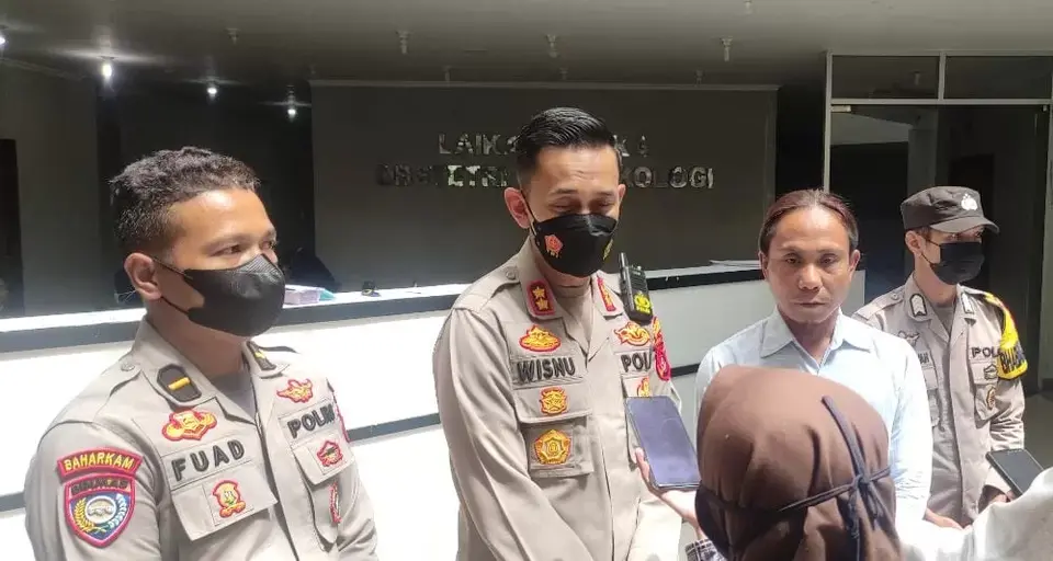 Amplak Day Bersama Polres Konsel Bantu Korban Gigitan Buaya