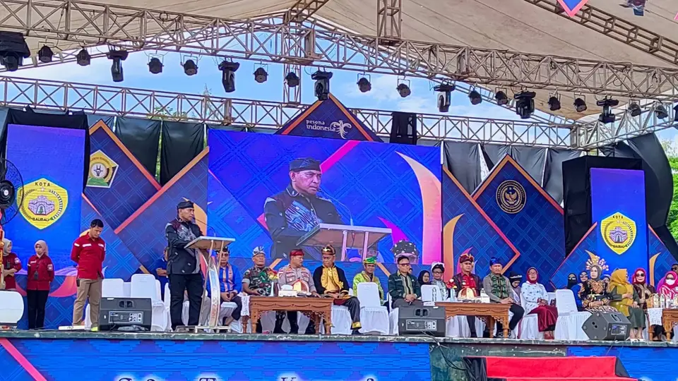 Monianse Menilai Sultra Tenun Karnaval Meningkatkan Inovasi Tenun