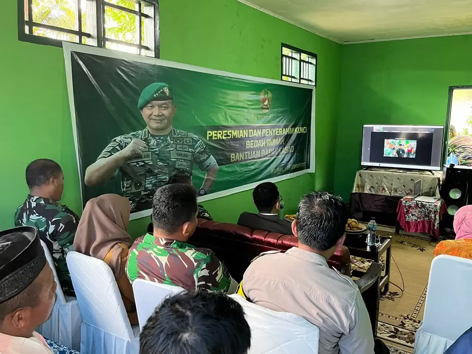 KASAD Bantu Bedah Rumah Janda Tua di Waliabuku