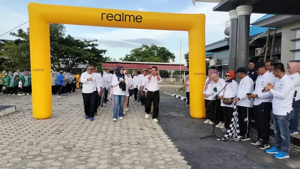 Jalan Santai HUT DWP ke-23, Sekda Butur: Menjalin Silaturahmi