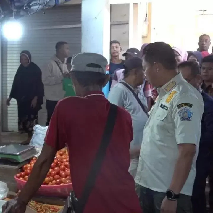 Pj Wali Kota Kendari Meresmikan Los Pedagang Ikan di Pasar Tradisional Baruga