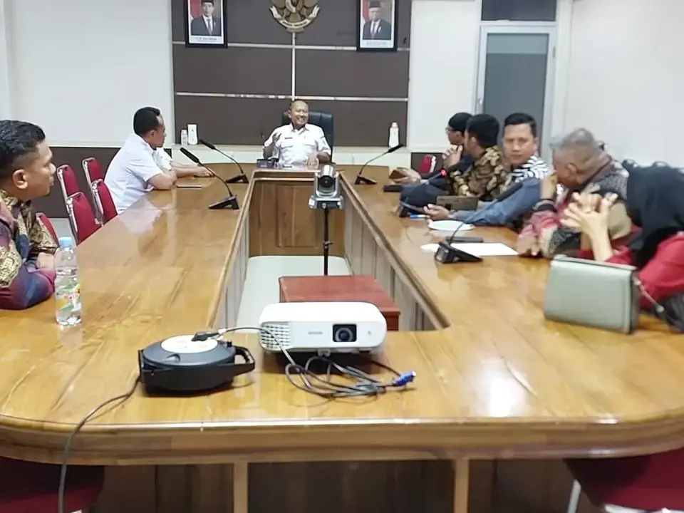 Jalan Rusak Berat 1 KM, Komisi I DPRD Buteng Sambangi Dinas PU Sultra