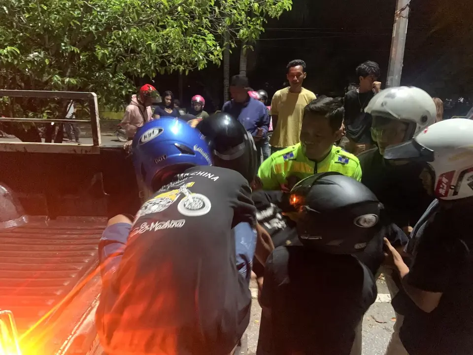 Boncengan Tiga, Tabrak Trotoar, 1 Tewas, 2 Luka-Luka