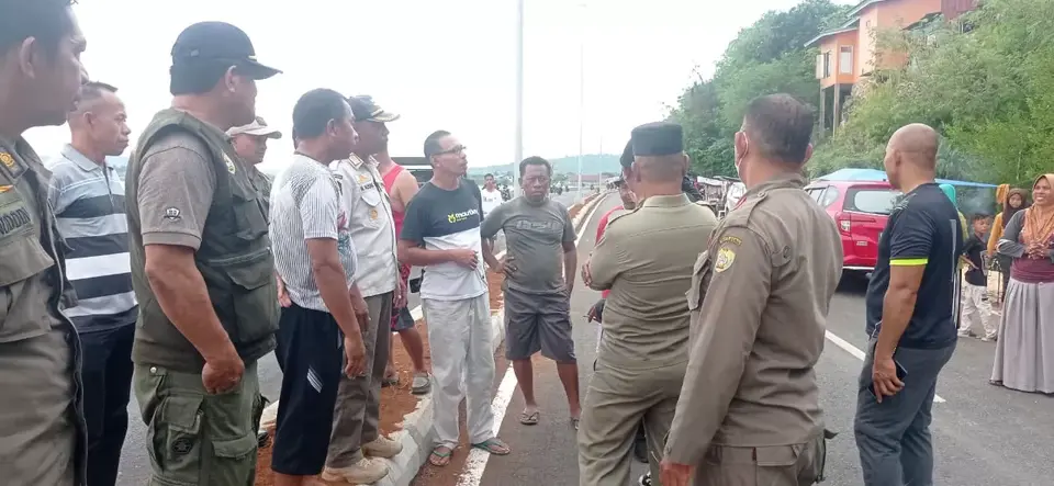 Sempat Adu Argumen, PKL Dilarang Melapak Pagi Hari di By-pass Waruruma