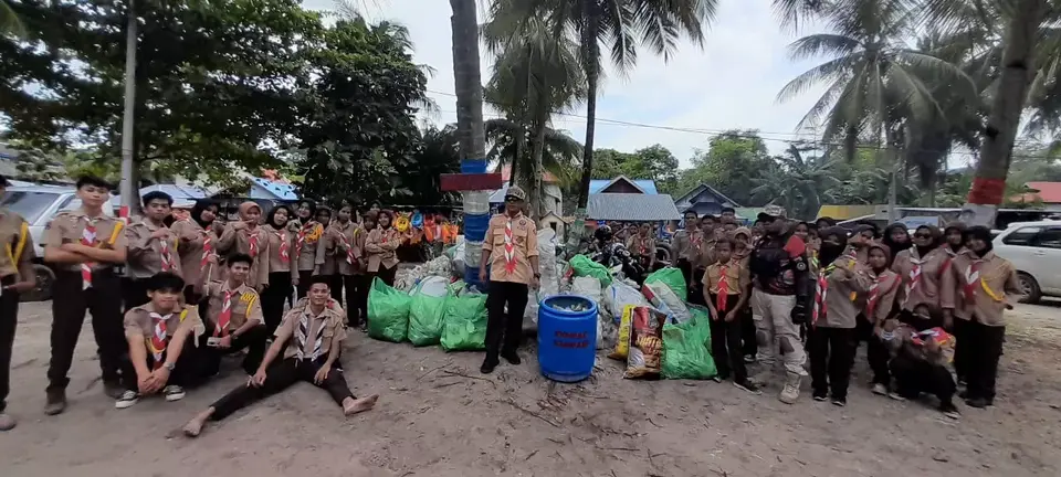 Pramuka Saka Bhayangkara Baubau Peduli Pantai