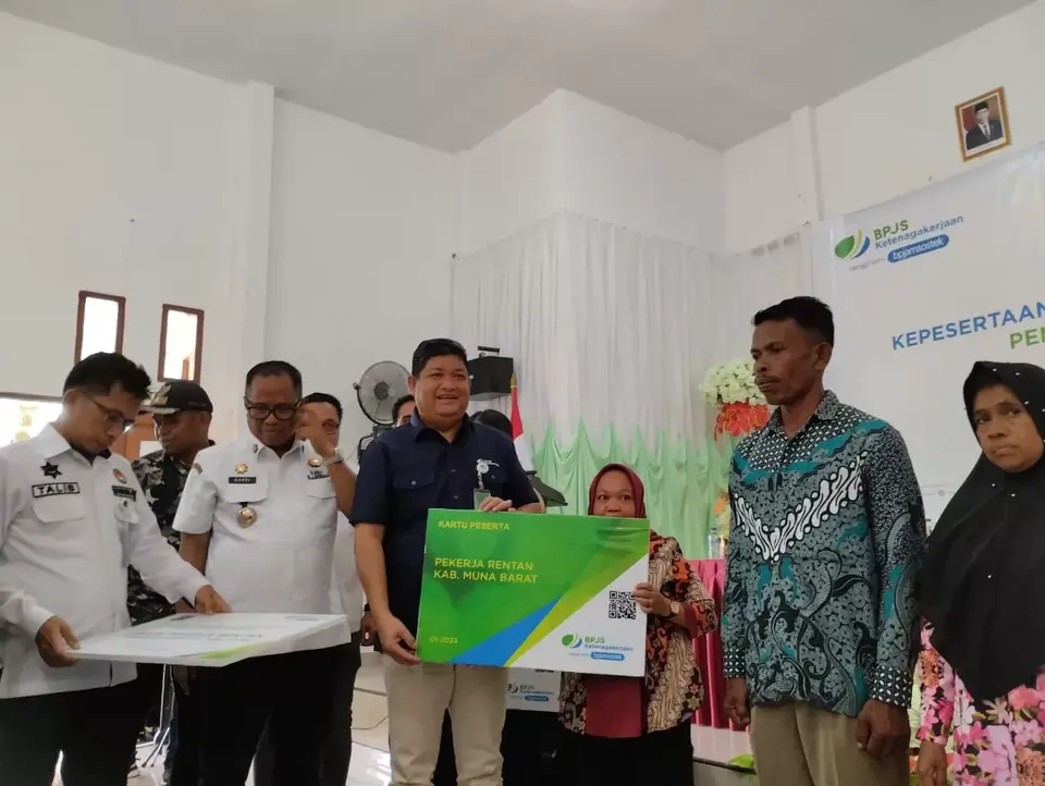Lindungi 2.270 non ASN dan 10. 424 Pekerja Rentan, Dr Bahri Dianugerahi Penghargaan dari BPJS Ketenagakerjaan