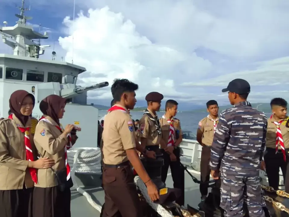 Pramuka Saka Bahari Baubau Keliling KRI Tombak-629