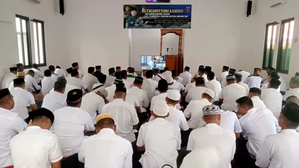 Wapres dan Jenderal Dudung Hadiri Isra Mikraj di Mesjid Kodim Buton