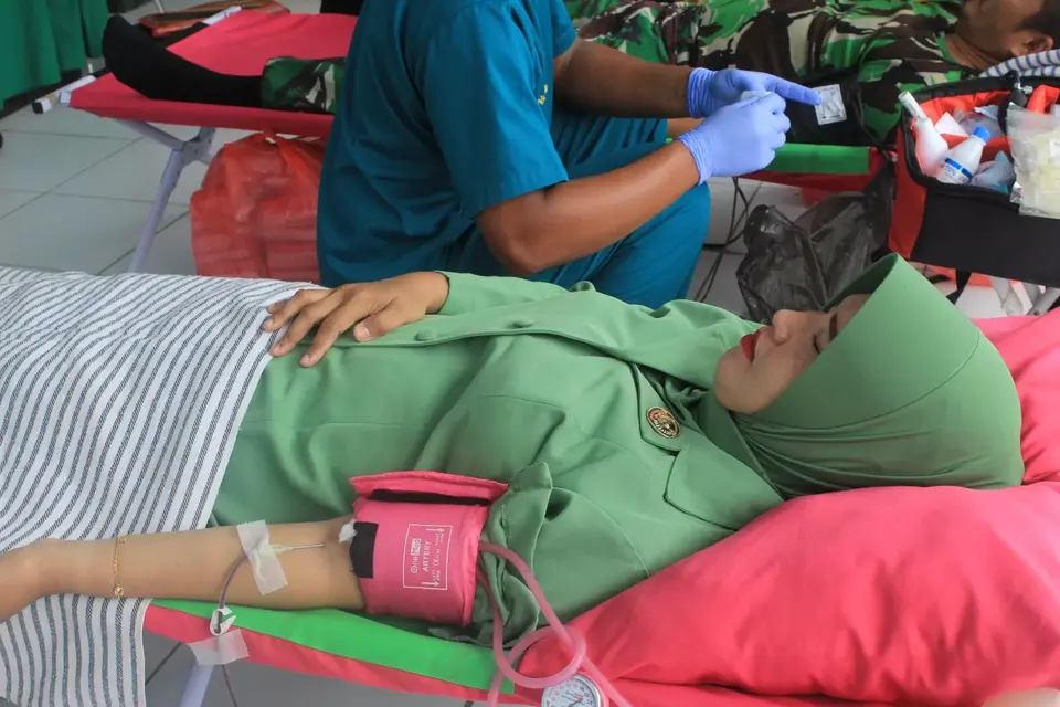 Istri-istri Prajurit Kodim Buton Sokong Stok Darah