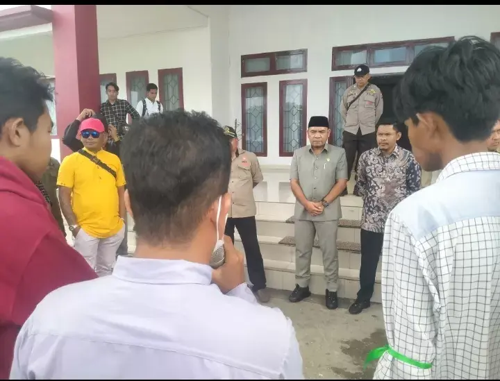 7 Anggota DPRD Temui Wali Kota Baubau: Masalah Sekda Selesai