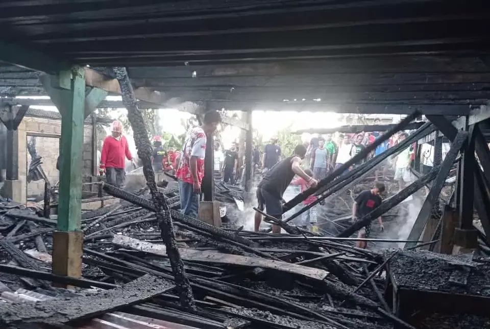 Dua Rumah Panggung di Sampolawa Terbakar, Kerugian Ditaksir Rp500 Juta
