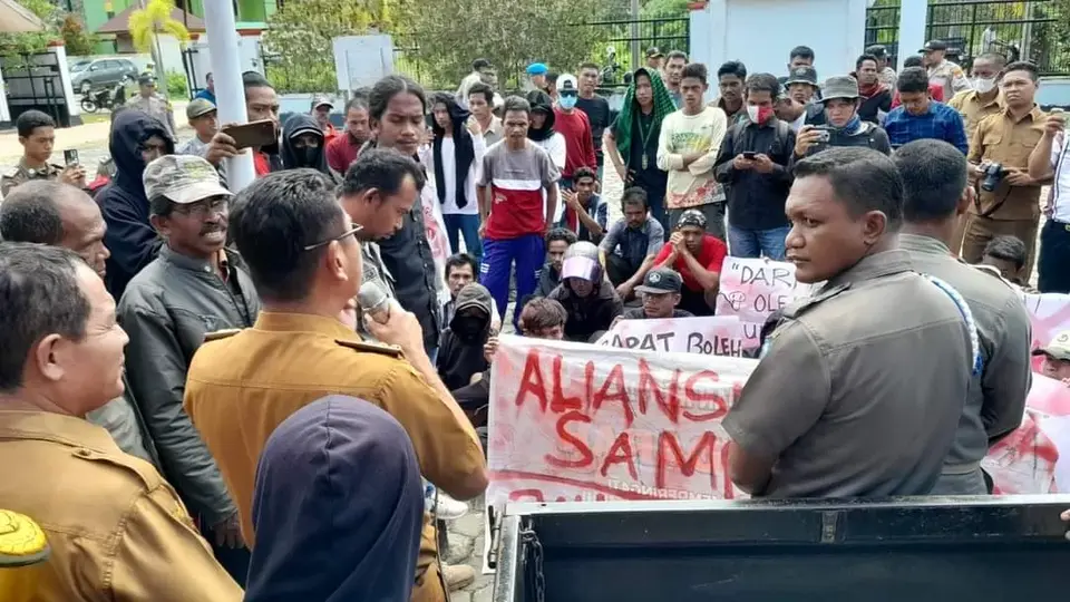 Didemo, Pj Bupati Busel Langsung Teken Pengembalian Lahan Warga Sampolawa
