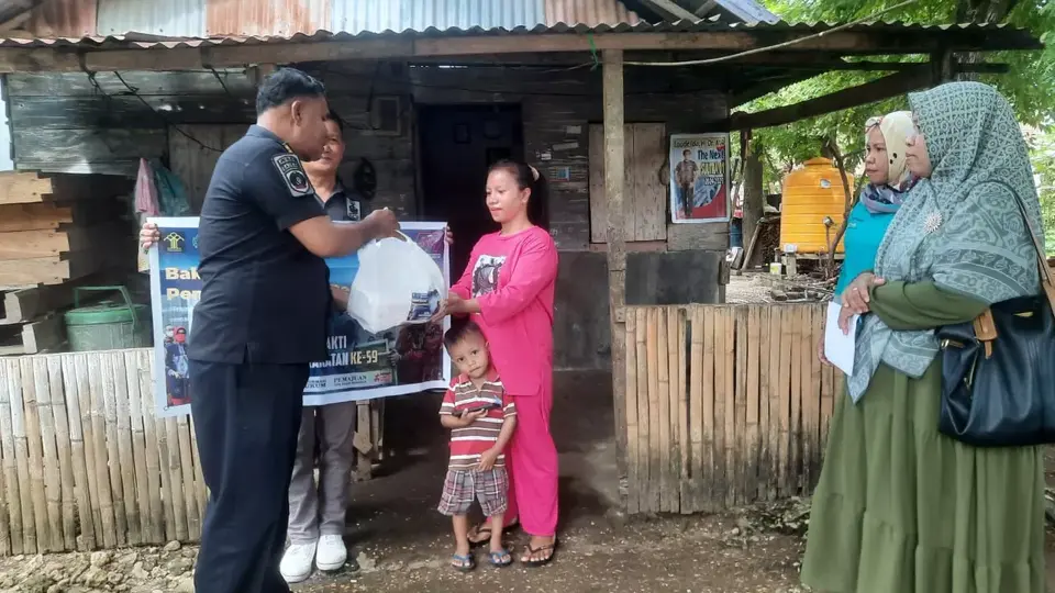 Pegawai Bapas Baubau Urunan Bantu Warga Prasejahtera