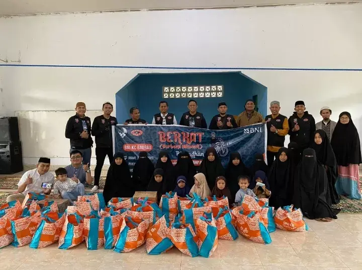 BNI Baubau Bagikan 300 Paket Sembako untuk Warga Kepton