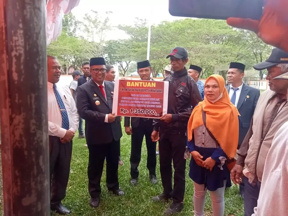 283 Tukang Ojek di Mubar Diberi Bansos BBM Rp1,35 Juta