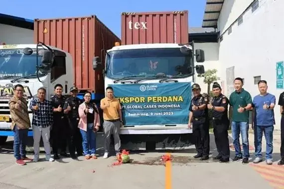 Bea Cukai Kawal Ekspor Perdana Puluhan Ribu Tas ke AS