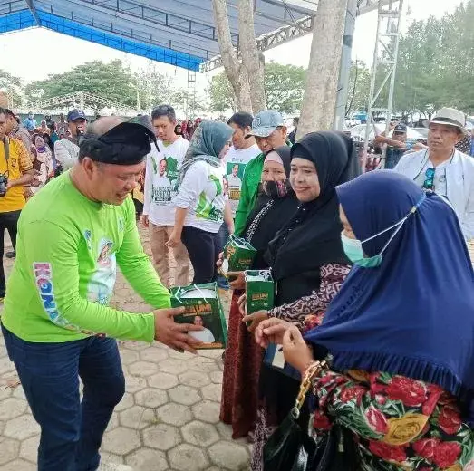 Baubau Terbanyak, Ruksamin Bagikan Sekitar 1800 Kacamata